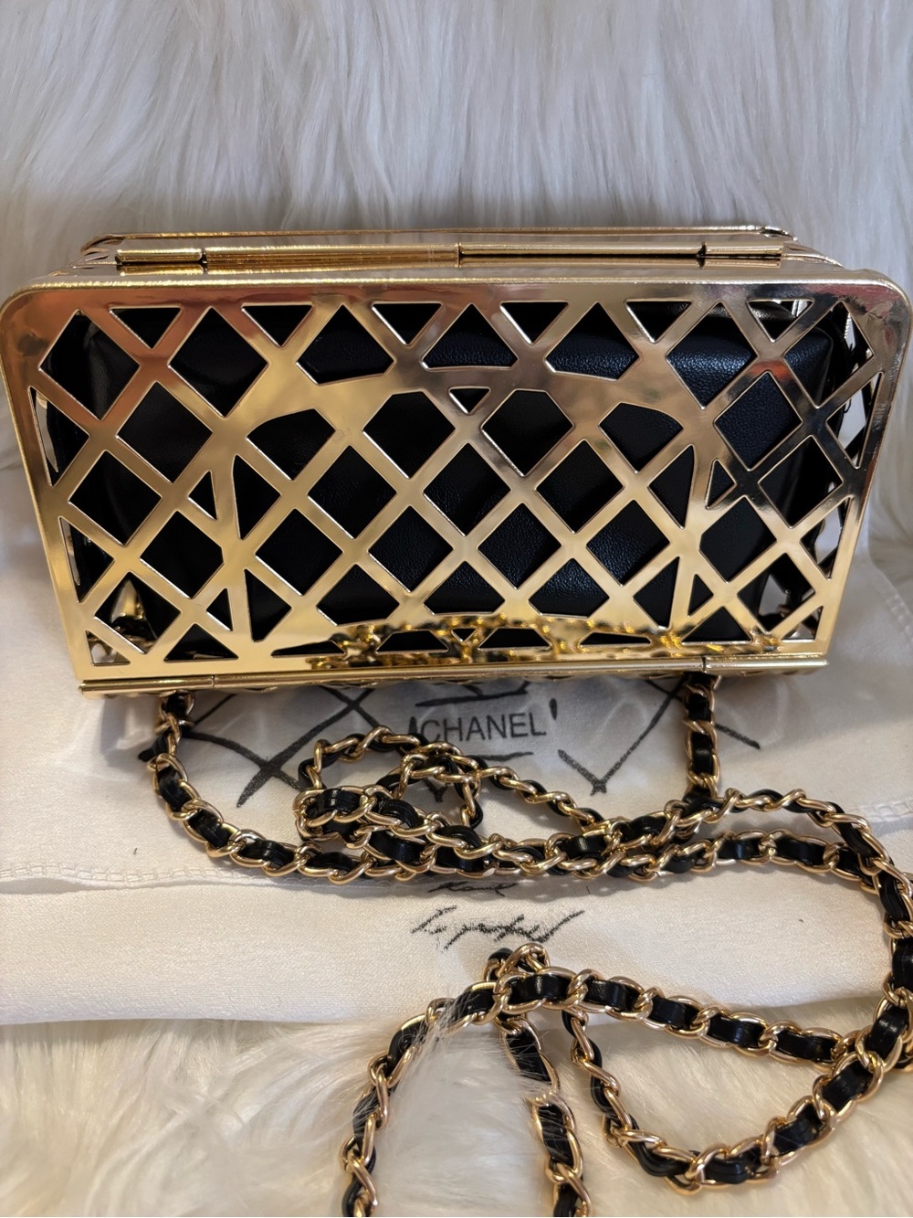 Fashionable Lattice Style Shoulder/Crossbody Bag with Pouch - Picture 11 of 13